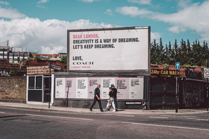 Combining Social Media Marketing and Billboards